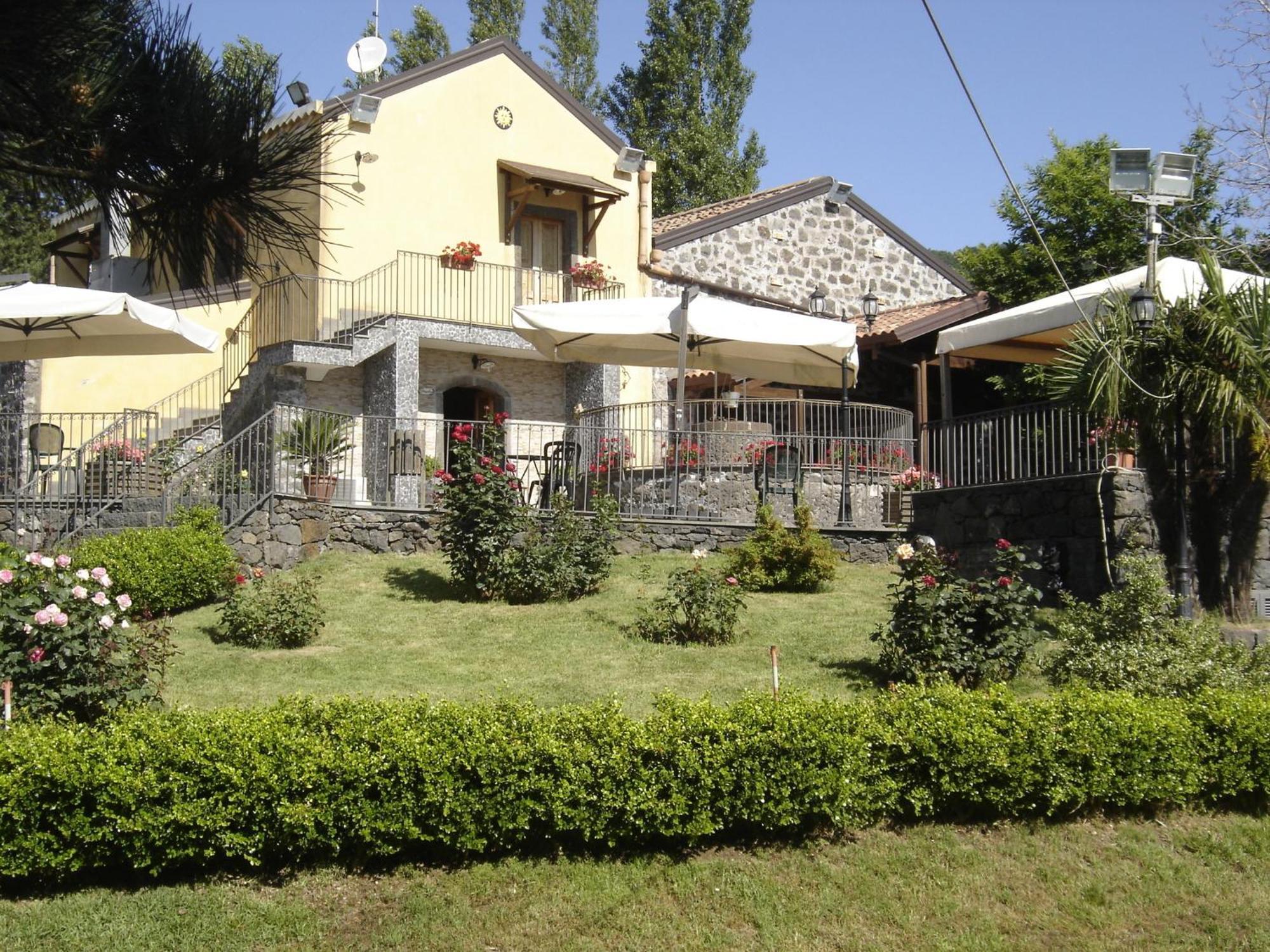Ai Vecchi Crateri Guest House Sant'Alfio Exterior photo
