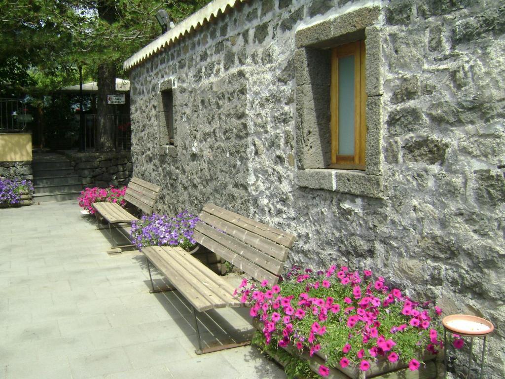Ai Vecchi Crateri Guest House Sant'Alfio Exterior photo