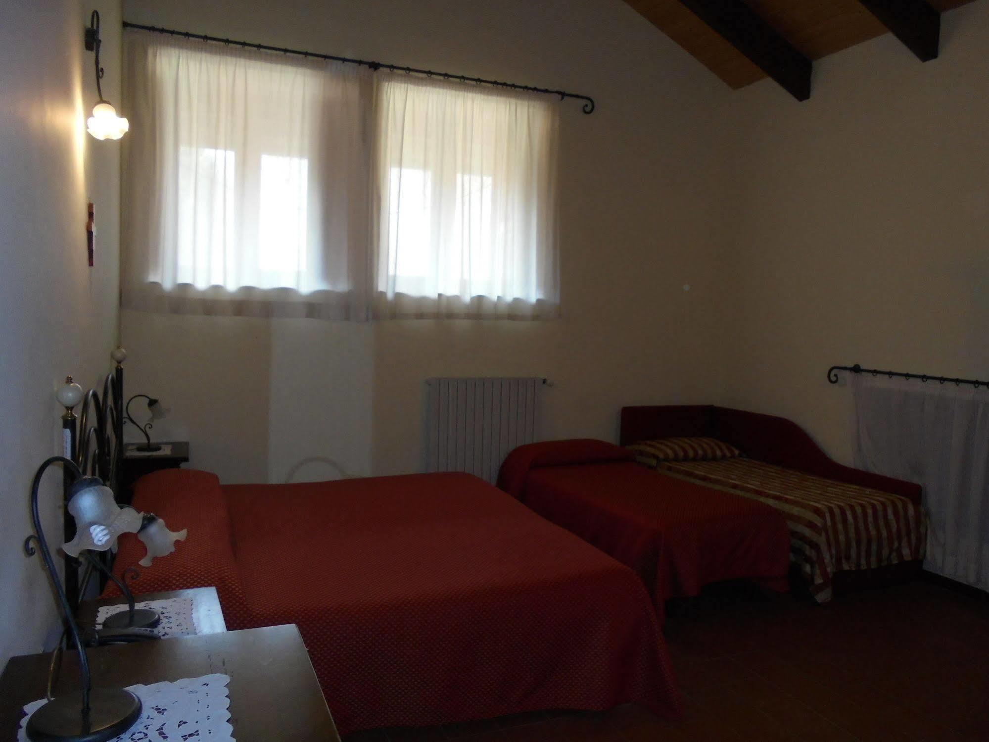 Ai Vecchi Crateri Guest House Sant'Alfio Exterior photo